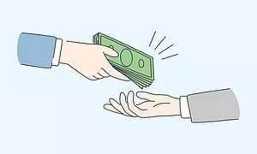 MP : शिवपुरी में सीमांकन प्रक्रिया के लिए पटवारी, 2 अन्य को ₹8,000 रिश्वत लेते हुए पकड़ा गया MP : शिवपुरी में सीमांकन प्रक्रिया के लिए पटवारी, 2 अन्य को ₹8,000 रिश्वत लेते हुए पकड़ा गया