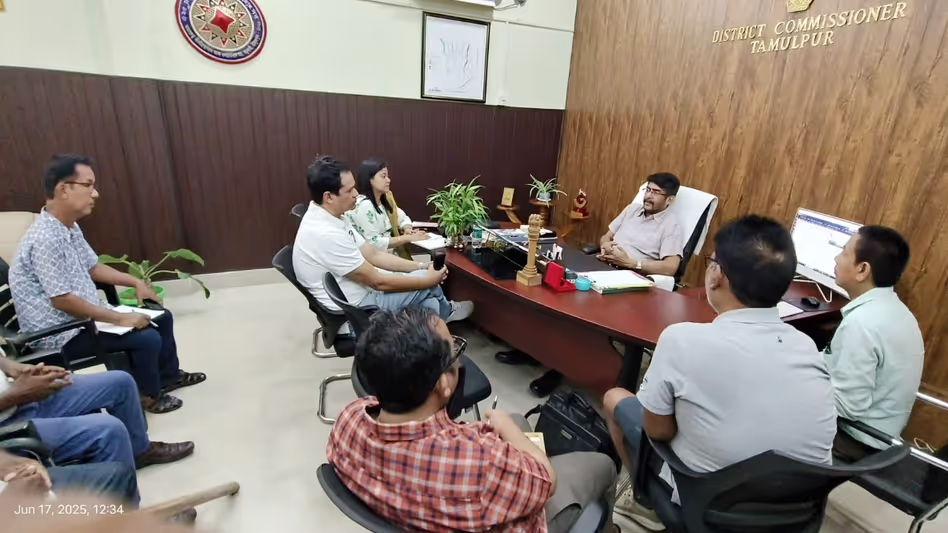 Assam : तमुलपुर डीसी ने चाय बागान श्रमिकों के लिए प्रत्यक्ष लाभ योजना पर समीक्षा बैठक की अध्यक्षता की Assam : तमुलपुर डीसी ने चाय बागान श्रमिकों के लिए प्रत्यक्ष लाभ योजना पर समीक्षा बैठक की अध्यक्षता की