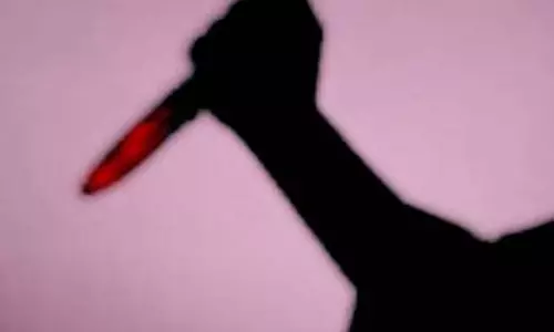 Belgaum : बस में खिड़की वाली सीट को लेकर युवकों में झड़प, चाकू से हमला Belgaum : बस में खिड़की वाली सीट को लेकर युवकों में झड़प, चाकू से हमला