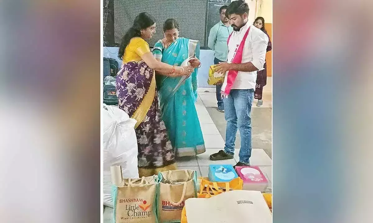 Andhra: नियमों का उल्लंघन करने पर निजी स्कूल की किताब की दुकान जब्त Andhra: नियमों का उल्लंघन करने पर निजी स्कूल की किताब की दुकान जब्त