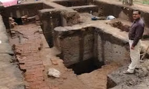 कीझाडी पर केंद्र-तमिलनाडु विवाद: एएसआई निदेशक को हटाया गया कीझाडी पर केंद्र-तमिलनाडु विवाद: एएसआई निदेशक को हटाया गया