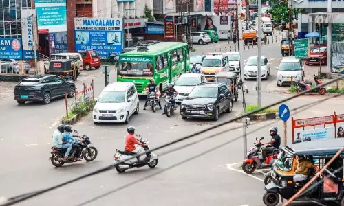बेकर जंक्शन पर यातायात सुधार से भीड़भाड़ कम हुई; शिकायतें बढ़ीं