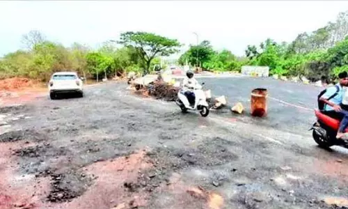 पहली बारिश में ही Panaji की सड़कें ढहने से स्मार्ट सिटी के दावे ध्वस्त पहली बारिश में ही Panaji की सड़कें ढहने से स्मार्ट सिटी के दावे ध्वस्त