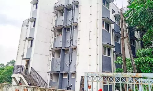 वेनापारा लाइफ फ्लैट कॉम्प्लेक्स; निवासी चिंतित वेनापारा लाइफ फ्लैट कॉम्प्लेक्स; निवासी चिंतित