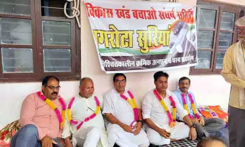 Jawali: विकास खंड के स्थानांतरण को लेकर क्रमिक अनशन छठे दिन भी जारी Jawali: विकास खंड के स्थानांतरण को लेकर क्रमिक अनशन छठे दिन भी जारी