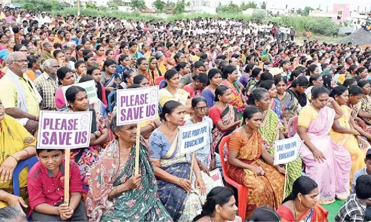Andhra: सुप्रीम कोर्ट पैनल को कोल्लेरू के लोगों से याचिकाएं प्राप्त हुईं