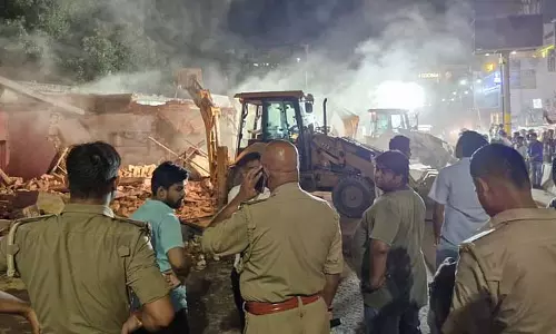 35 से ज्यादा फेमस दुकानों का ध्वंस, व्यापारियों की जिंदगी हुई मुश्किल