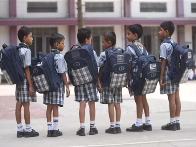 Andhra: अधिकारियों को बच्चों को स्कूल किट वितरित करने का निर्देश दिया गया