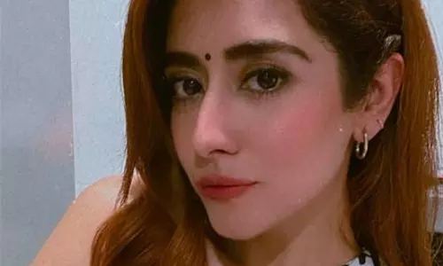 लाइव परफॉर्मेंस चुनौतीपूर्ण लेकिन मजेदार होती है : जोनिता गांधी लाइव परफॉर्मेंस चुनौतीपूर्ण लेकिन मजेदार होती है : जोनिता गांधी
