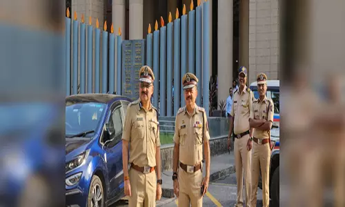 पुलिस की रडार पर फर्जी विधायक, VIP स्टीकर लगाकर जमाता था रौब