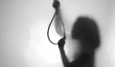 Raebareli: इंस्टाग्राम पर आत्महत्या का इशारा, पुलिस की त्वरित कार्रवाई से बची महिला Raebareli: इंस्टाग्राम पर आत्महत्या का इशारा, पुलिस की त्वरित कार्रवाई से बची महिला