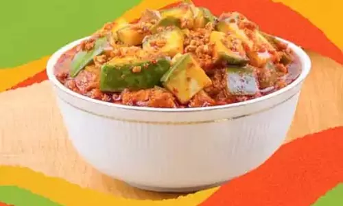 फफूंदी लगे अचार को कैसे बनाएं दोबारा खाने योग्य? जानिए आसान घरेलू तरीका फफूंदी लगे अचार को कैसे बनाएं दोबारा खाने योग्य? जानिए आसान घरेलू तरीका