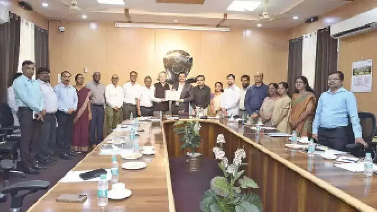 ब्रिटिश उप उच्चायुक्त ने ब्रिटेन के विश्वविद्यालयों के साथ सहयोग की संभावना तलाशने के लिए ओयू का दौरा किया
