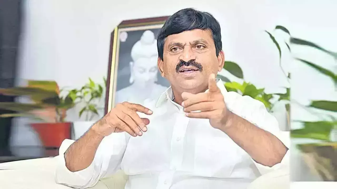 मंत्री पोंगुलेटी ने कलेक्टरों को 15 अगस्त तक सभी भूमि संबंधी मुद्दों को सुलझाने का निर्देश दिया मंत्री पोंगुलेटी ने कलेक्टरों को 15 अगस्त तक सभी भूमि संबंधी मुद्दों को सुलझाने का निर्देश दिया