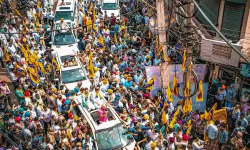 Ludhiana: रोड शो के दौरान कांग्रेस और आप के काफिले एक दूसरे से मिले