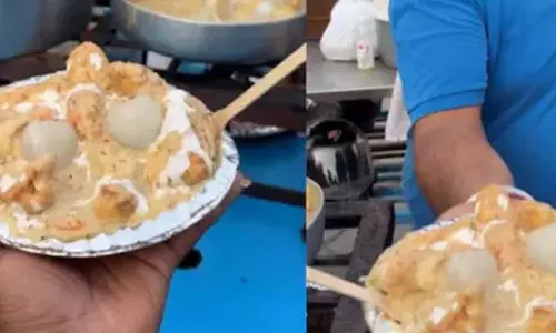 Delhi के एक विक्रेता ने ‘लीची ग्रेवी मोमोज’ बनाया, इंटरनेट पर लोगों ने नाराजगी जताई Delhi के एक विक्रेता ने ‘लीची ग्रेवी मोमोज’ बनाया, इंटरनेट पर लोगों ने नाराजगी जताई