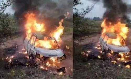 UP : बुलंदशहर कार पलटी, आग लगने से पांच लोग जिंदा जल गए, एक घायल
