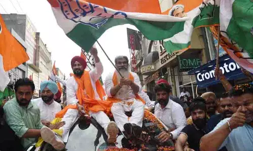 Ashu ने रोड शो के साथ अभियान का समापन किया