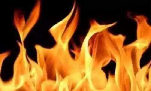 Telangana : बचुपल्ली के अपार्टमेंट में लगी आग Telangana : बचुपल्ली के अपार्टमेंट में लगी आग