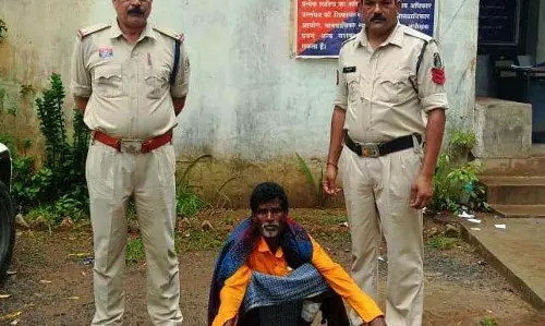 बकरी चराने की बात पर टांगी से हमला, आरोपी गिरफ्तार