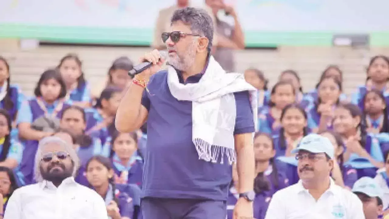क्या भगदड़ पर हमारी आलोचना करने के लिए हमें भाजपा की प्रशंसा करनी चाहिए: DKS क्या भगदड़ पर हमारी आलोचना करने के लिए हमें भाजपा की प्रशंसा करनी चाहिए: DKS