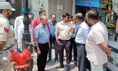 Jammu नगर निगम आयुक्त ने नागरिक मुद्दों के समाधान के लिए राजेंद्र बाजार का दौरा किया Jammu नगर निगम आयुक्त ने नागरिक मुद्दों के समाधान के लिए राजेंद्र बाजार का दौरा किया