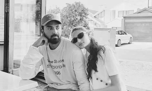 KL Rahul : सबसे बड़ी सपोर्टर हैं अथिया शेट्टी, ये फोटो है सबूत KL Rahul : सबसे बड़ी सपोर्टर हैं अथिया शेट्टी, ये फोटो है सबूत