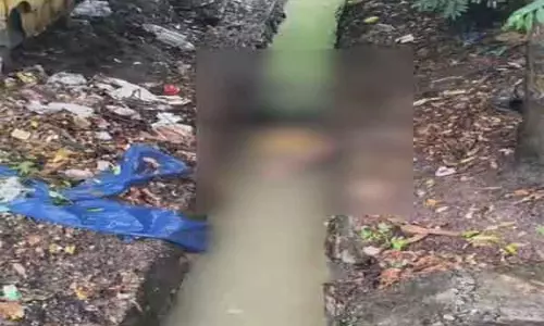 Chakradharpur: इतवारी बाजार के पास नाले से व्यक्ति का शव बरामद Chakradharpur: इतवारी बाजार के पास नाले से व्यक्ति का शव बरामद