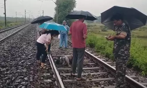 Chaibasa: लोटापहाड़ रेलवे स्टेशन के पास रेल लाइन पर मिला शव, हत्या की आशंका