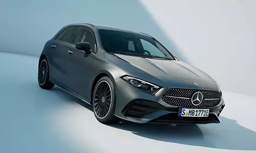 Mercedes कार खरीदने वालों के लिए झटका, कीमतें फिर से बढ़ने की तैयारी Mercedes कार खरीदने वालों के लिए झटका, कीमतें फिर से बढ़ने की तैयारी