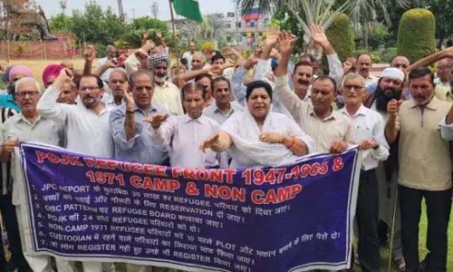 POJK के DPS ने प्रदर्शन कर 12 विधानसभा सीटों और एसटी दर्जे की मांग की POJK के DPS ने प्रदर्शन कर 12 विधानसभा सीटों और एसटी दर्जे की मांग की