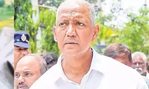Hospital : स्वास्थ्य संबंधी चिंताओं के बीच वल्लभनेनी वामसी आयुष अस्पताल पहुंचे Hospital : स्वास्थ्य संबंधी चिंताओं के बीच वल्लभनेनी वामसी आयुष अस्पताल पहुंचे