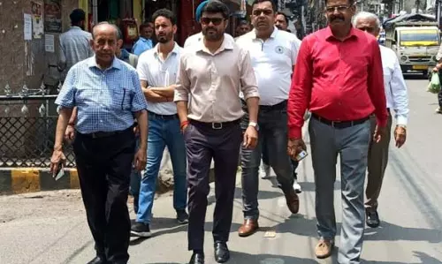 JMC आयुक्त ने नागरिक समस्याओं के समाधान के लिए राजेंद्र बाजार का दौरा किया JMC आयुक्त ने नागरिक समस्याओं के समाधान के लिए राजेंद्र बाजार का दौरा किया