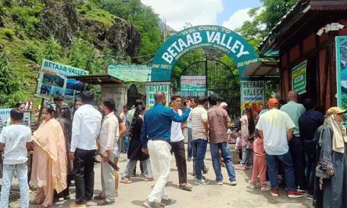 Jammu: प्रमुख पर्यटन स्थलों के पुनः खुलने पर पर्यटकों का गर्मजोशी से स्वागत