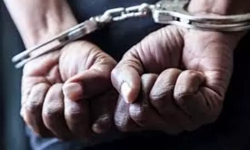फर्जी कॉल सेंटर का नेटवर्क हुआ बेनकाब, 4 लोगों को हिरासत में लिया गया फर्जी कॉल सेंटर का नेटवर्क हुआ बेनकाब, 4 लोगों को हिरासत में लिया गया