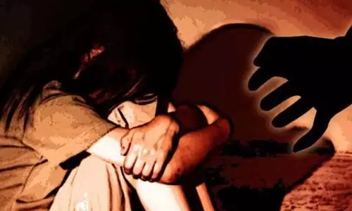 10वीं की छात्रा से दुर्व्यवहार के आरोप में तृणमूल उप प्रमुख गिरफ्तार 10वीं की छात्रा से दुर्व्यवहार के आरोप में तृणमूल उप प्रमुख गिरफ्तार