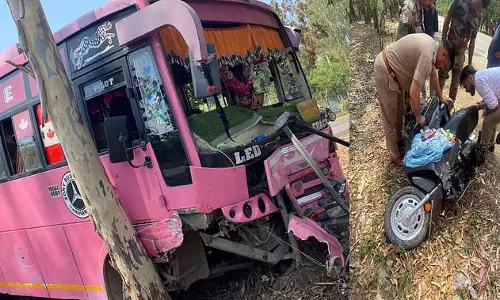 Accident : बस की टक्कर से उछली स्कूटी, सेना का जवान और पत्नी घायल