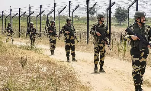 बागदा दम्पति सीमा पार कर घर लौटे बागदा दम्पति सीमा पार कर घर लौटे