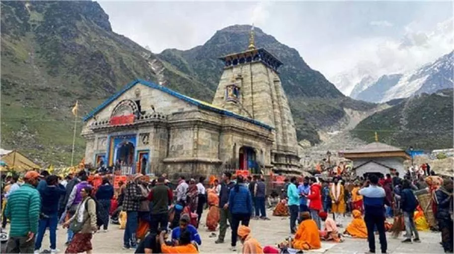 Kedarnath Yatra:दर्दनाक हादसा, खाई में गिरने से दो तीर्थयात्रियों की मौत, एक लापता Kedarnath Yatra:दर्दनाक हादसा, खाई में गिरने से दो तीर्थयात्रियों की मौत, एक लापता