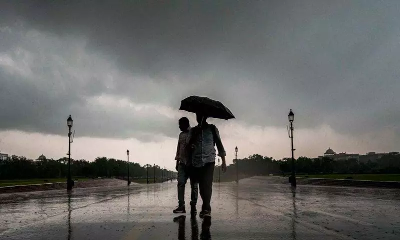 दिल्ली में मध्यम से भारी बारिश का अनुमान, ऑरेंज अलर्ट जारी दिल्ली में मध्यम से भारी बारिश का अनुमान, ऑरेंज अलर्ट जारी