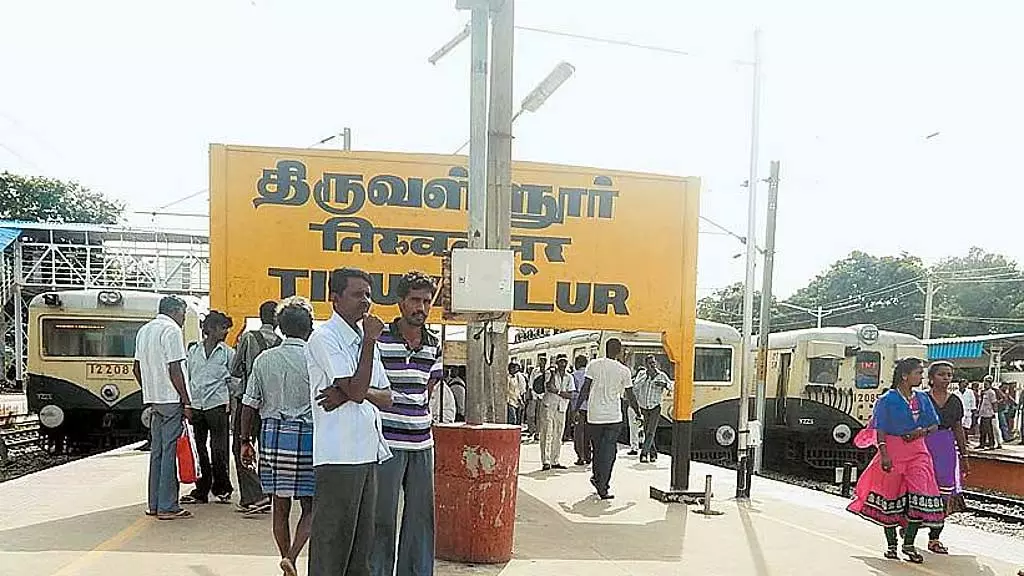 Tamil Nadu : आज 25 उपनगरीय इलेक्ट्रिक ट्रेनें रद्द Tamil Nadu : आज 25 उपनगरीय इलेक्ट्रिक ट्रेनें रद्द