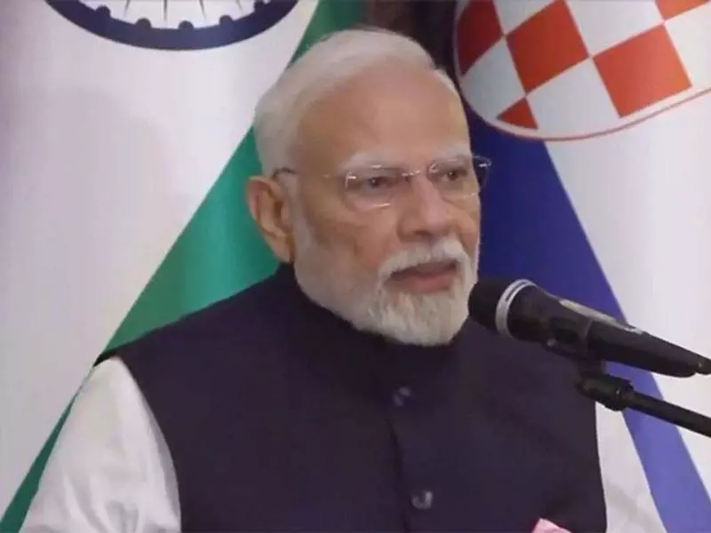 प्रधानमंत्री मोदी ने तीन देशों की यात्रा पूरी कर भारत के लिए रवाना हुए प्रधानमंत्री मोदी ने तीन देशों की यात्रा पूरी कर भारत के लिए रवाना हुए