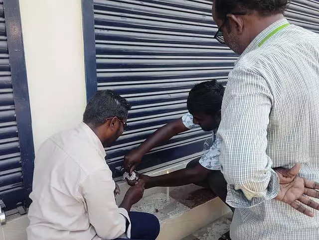 अगर घर या दफ्तर बंद हैं तो उन्हें सील करने का अधिकार नहीं: प्रवर्तन निदेशालय ने TASMAC मामले में सहमति जताई अगर घर या दफ्तर बंद हैं तो उन्हें सील करने का अधिकार नहीं: प्रवर्तन निदेशालय ने TASMAC मामले में सहमति जताई