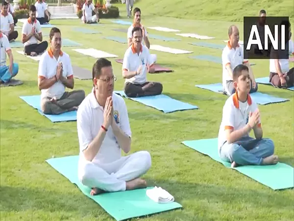 अंतरराष्ट्रीय योग दिवस से पहले CM Dhami ने किया योगाभ्यास अंतरराष्ट्रीय योग दिवस से पहले CM Dhami ने किया योगाभ्यास