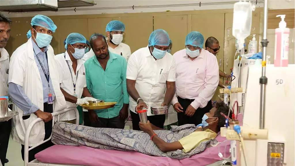 Tamil Nadu : मंत्री एम. सुब्रमण्यम ने डायलिसिस रोगियों के लिए विशेष प्रोटीन आहार लॉन्च किया Tamil Nadu : मंत्री एम. सुब्रमण्यम ने डायलिसिस रोगियों के लिए विशेष प्रोटीन आहार लॉन्च किया