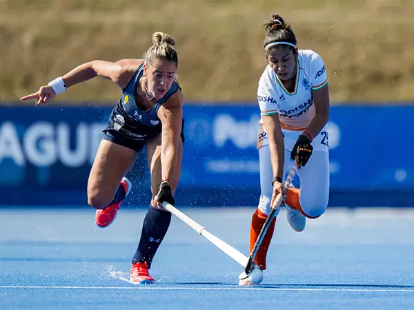 FIH हॉकी प्रो लीग में अर्जेंटीना के खिलाफ शूटआउट में भारत 2-2 से बराबरी पर रहा FIH हॉकी प्रो लीग में अर्जेंटीना के खिलाफ शूटआउट में भारत 2-2 से बराबरी पर रहा