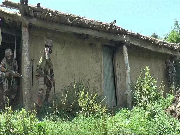 J&K: शांति और सुरक्षा बनाए रखने के लिए 4 राष्ट्रीय राइफल्स ने भद्रवाह में गश्त बढ़ाई J&K: शांति और सुरक्षा बनाए रखने के लिए 4 राष्ट्रीय राइफल्स ने भद्रवाह में गश्त बढ़ाई