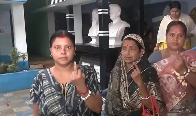 केरल समेत 4 राज्यों में उपचुनाव: मतदान शुरू केरल समेत 4 राज्यों में उपचुनाव: मतदान शुरू