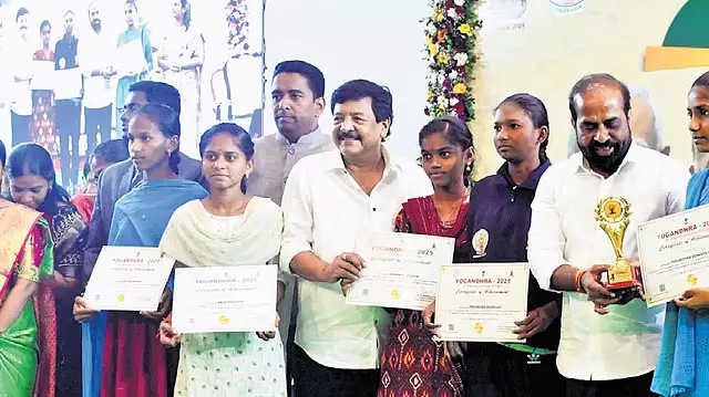 ‘योगांध्र’ भारत की सांस्कृतिक समृद्धि को दर्शाता: AP Health Minister ‘योगांध्र’ भारत की सांस्कृतिक समृद्धि को दर्शाता: AP Health Minister