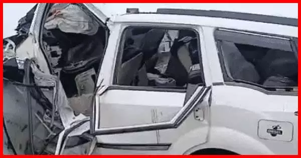 नेशनल हाईवे पर भीषण सड़क हादसा, चार की मौत 5 घायल नेशनल हाईवे पर भीषण सड़क हादसा, चार की मौत 5 घायल
